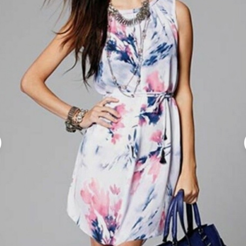 SIMPLY VERA NWT Floral Shift Dress